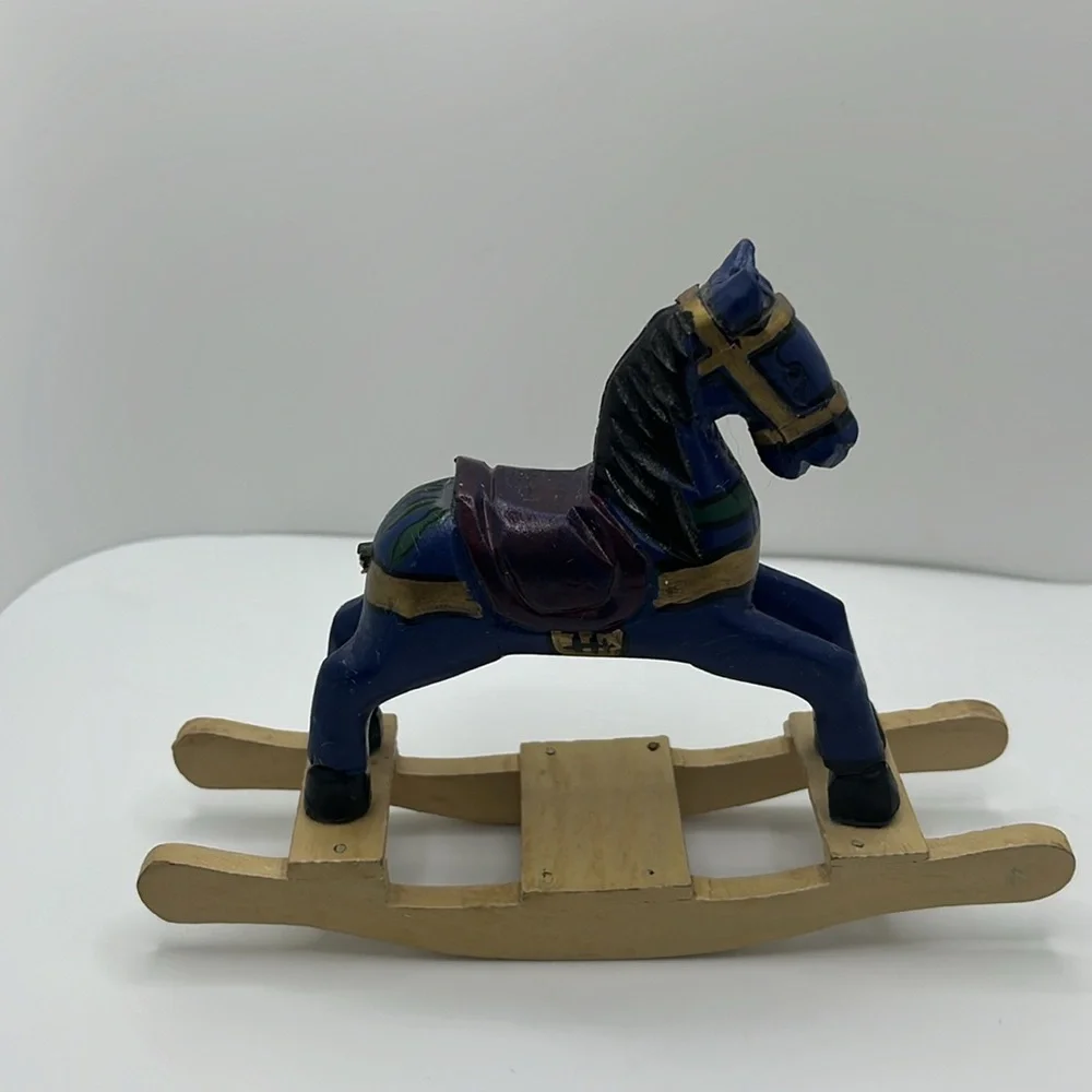 Set of 4 vintage hand made wooden horses - Picture 3 of 14